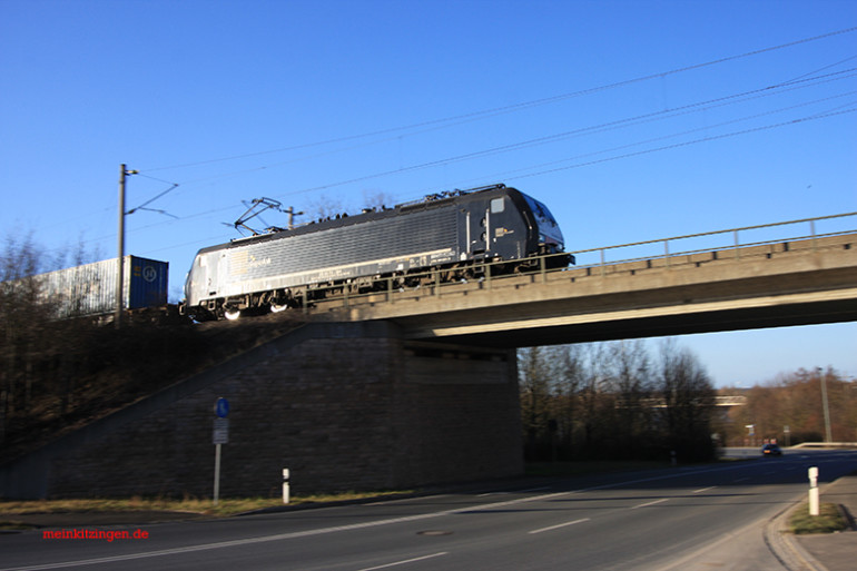Güterzug auf Südbrücke in Kitzingen in Richtung Nürnberg