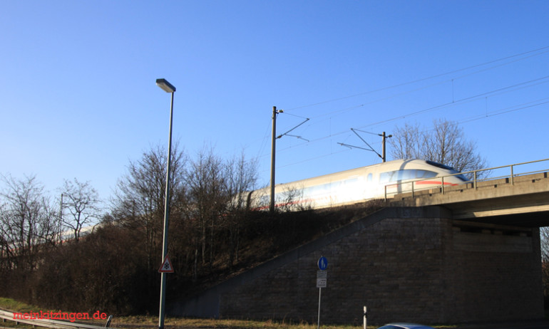 ICE auf der Südbrücke in Kitzingen in Richtung Nürnberg