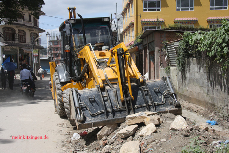 Großer Bagger in Katmandu